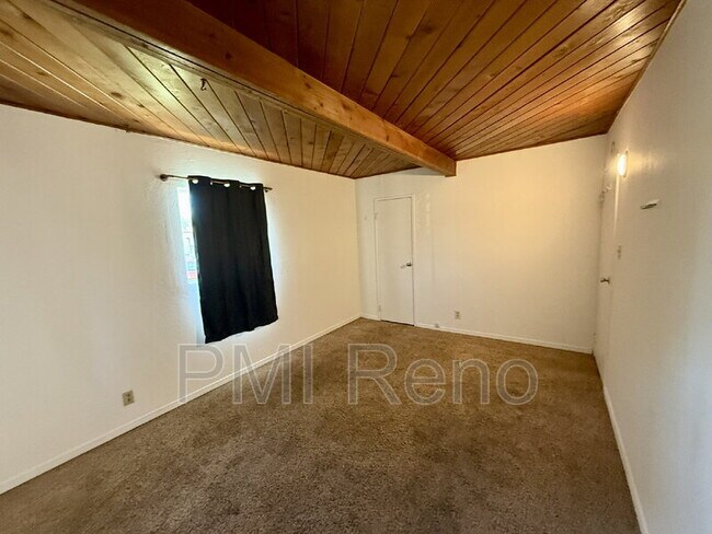 Building Photo - 335 Denslowe Dr