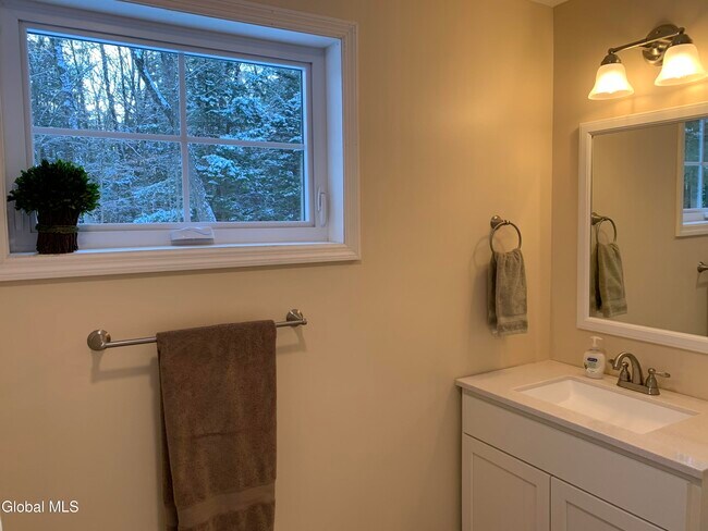 Building Photo - 8 Amanda Ct