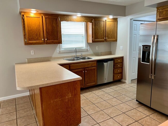 Building Photo - 2105 Sheffield Dr
