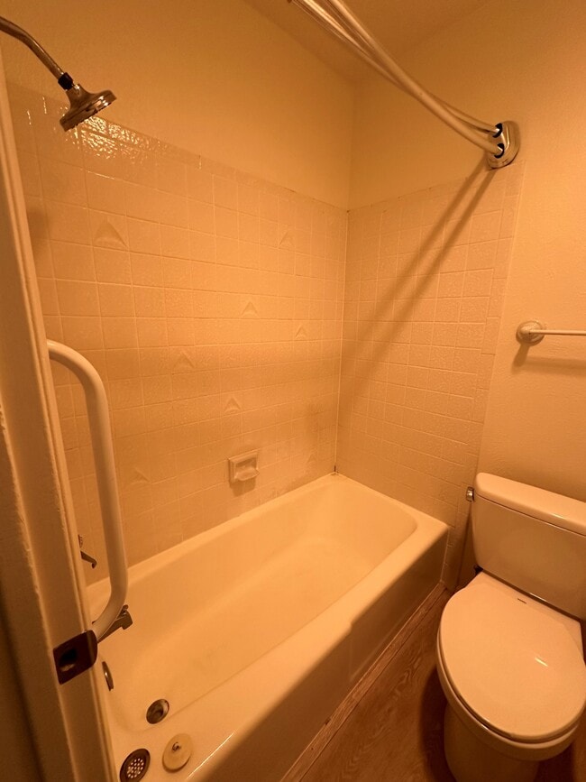 Building Photo - 625 Esplanade