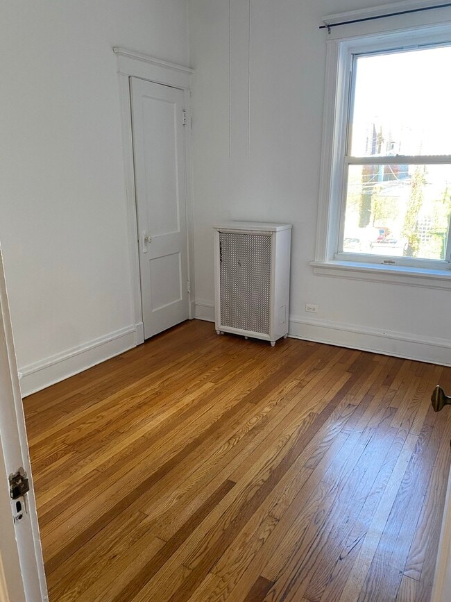 Building Photo - 1548 W Highland Ave