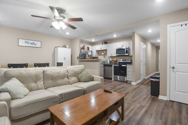 Building Photo - Two Bedroom in Sango!