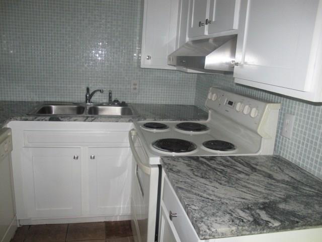 Building Photo - 425 S Oak St