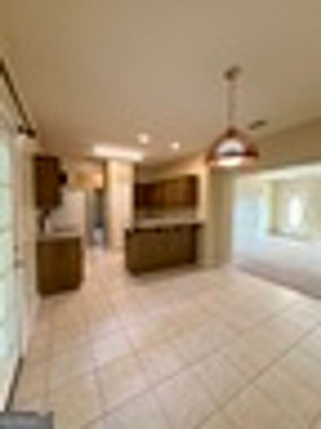 Building Photo - 200 Royal Palms Ave