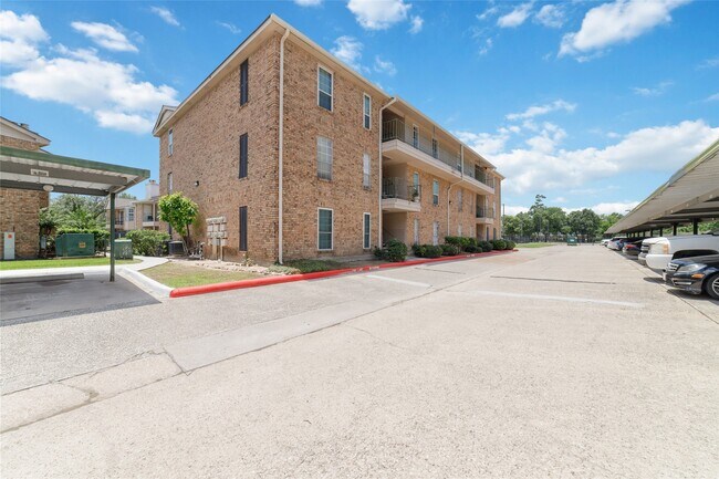 Building Photo - 3770 Lovers Wood Ln