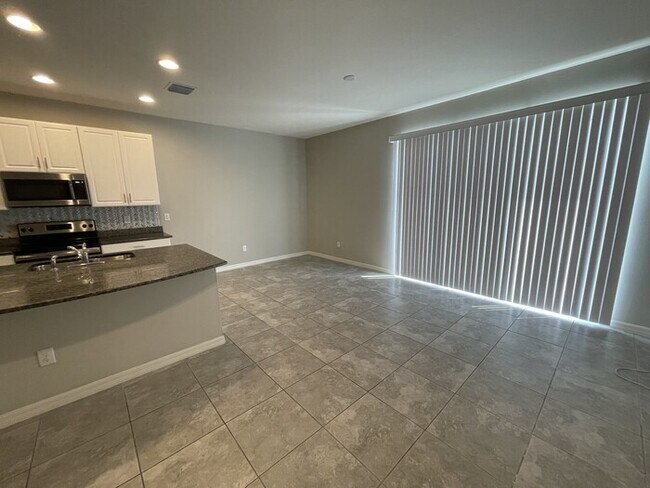 Building Photo - Coming Soon! Spacious 3/2.5 Townhome with ...
