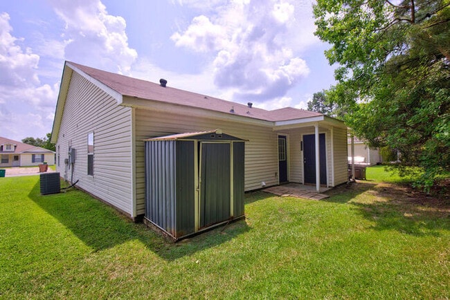 Building Photo - 15119 Deer Creek Dr