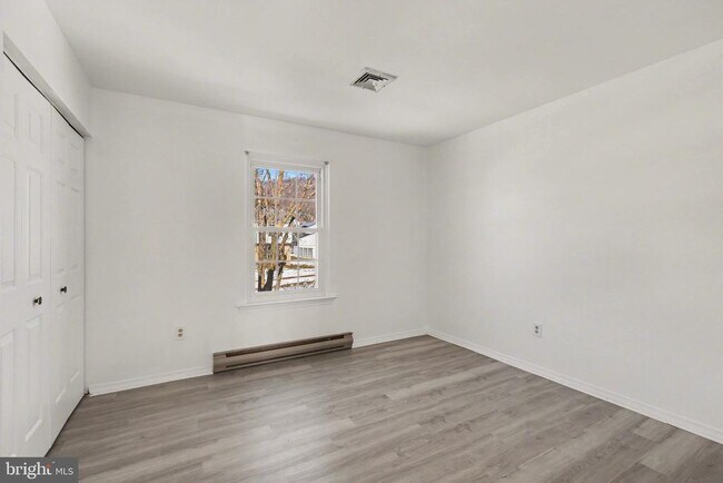 Building Photo - 2109 Highland Ct