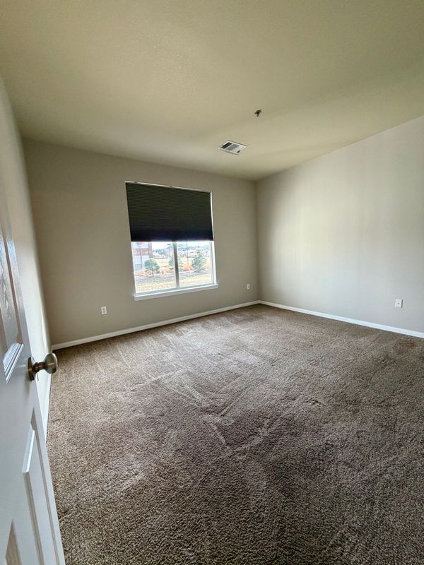 Building Photo - 6013 Castlegate Dr W