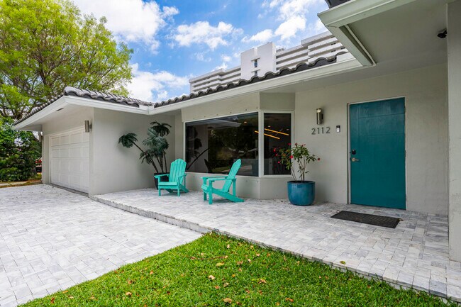 Building Photo - 2112 NE 32nd Ave