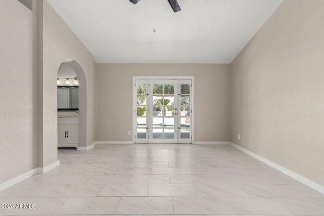 Building Photo - 9138 E Davenport Dr