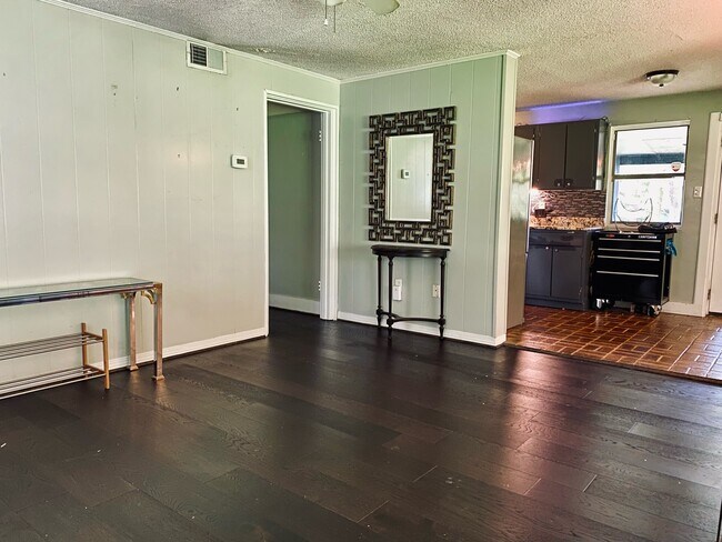 Building Photo - 5263 Sybel Dr