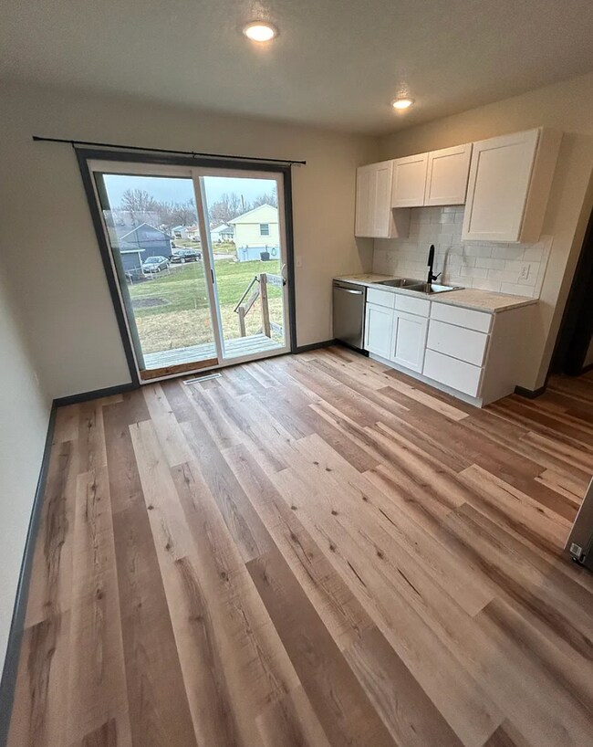 Building Photo - 5310 Divison Duplex