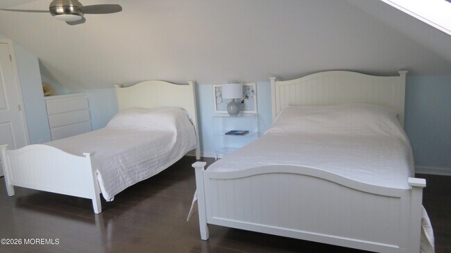 Building Photo - 165 Sunset Ln