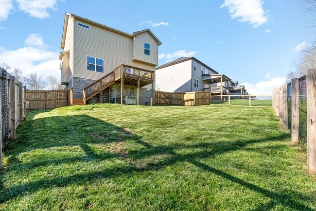 Building Photo - Pet Friendly Three Bedroom with Bonus!