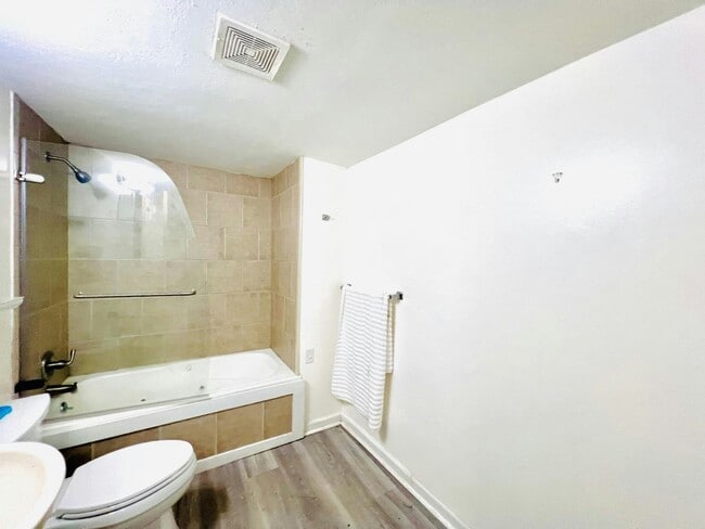 Building Photo - 8310 Bellflower Rd