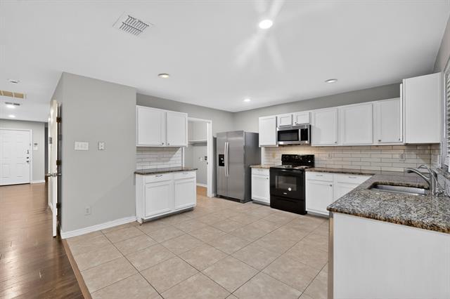 Building Photo - 2216 Chestnut Dr