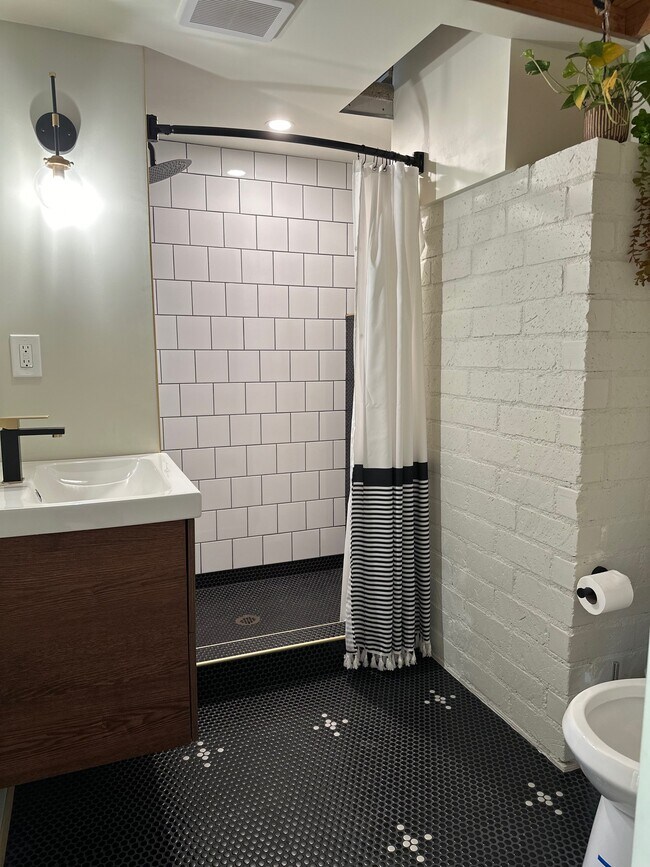 Building Photo - 7044 McLaren Ave