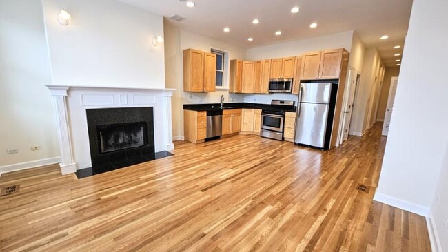 Building Photo - 2 bedroom in Chicago IL 60622