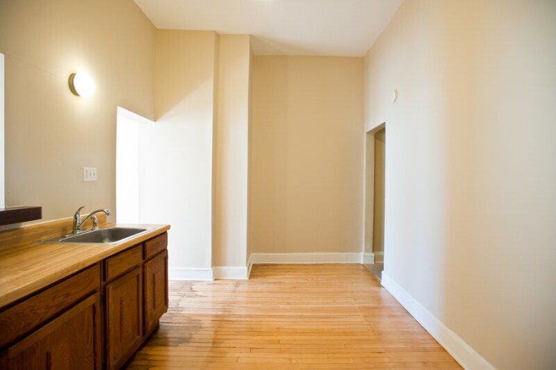 Building Photo - 1603 N Van Buren St