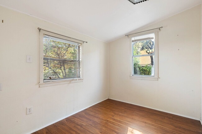 Building Photo - 113 Garden St