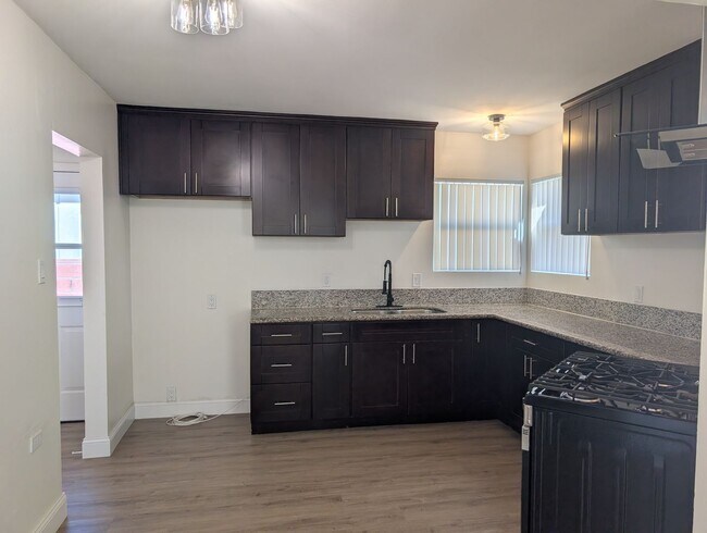 Building Photo - 1417-1419 Milton Ave.