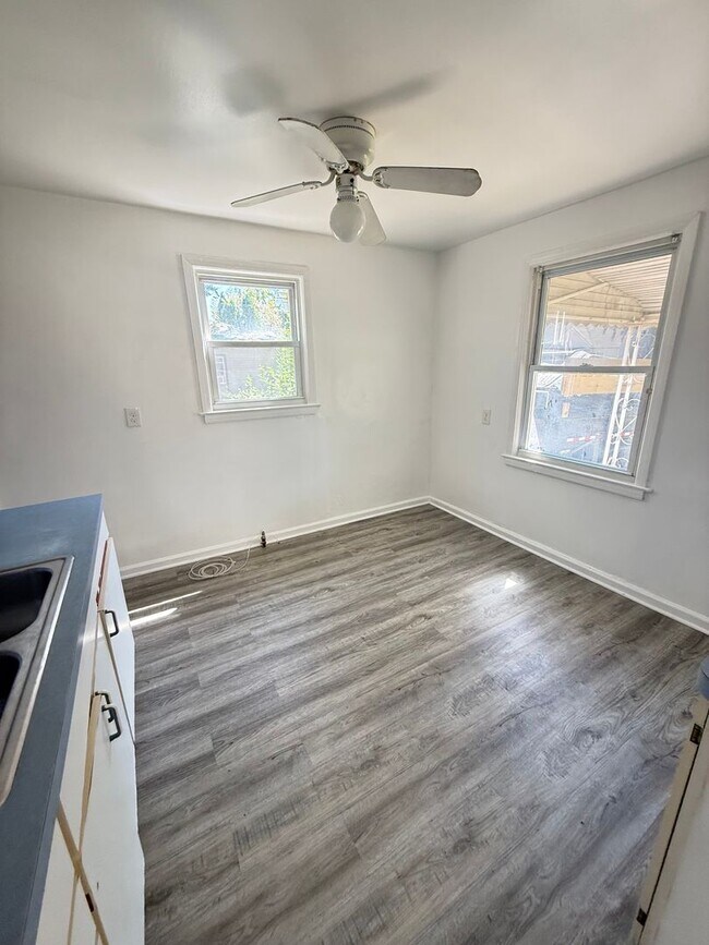 Building Photo - 3 BEDROOM HOME IN WARREN