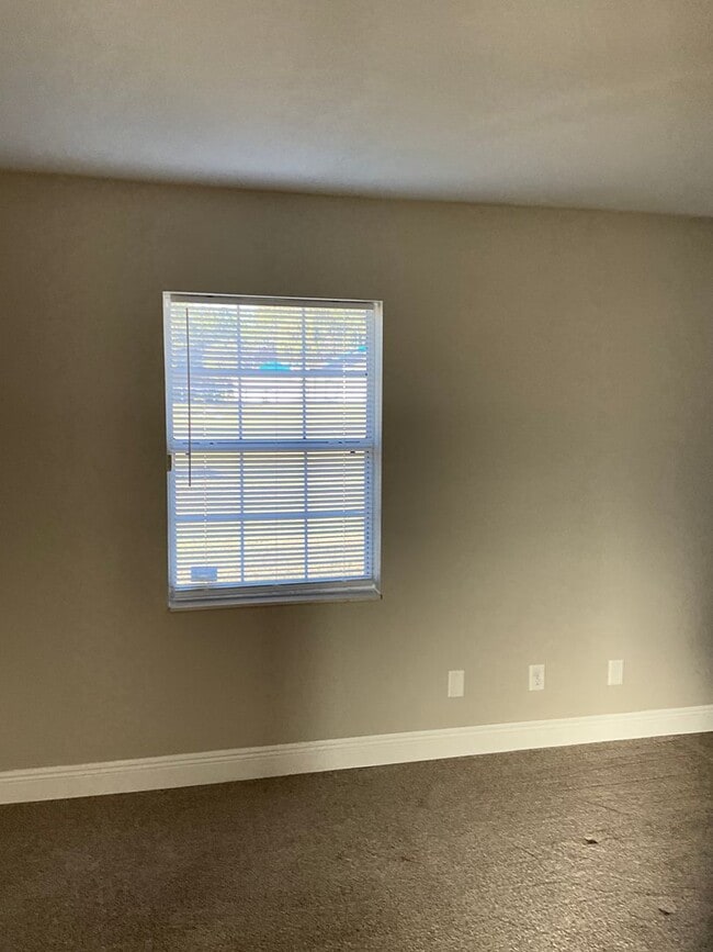 Building Photo - Gorgeous and Beautifully Maintained 3/2 Home on Close to an Acre