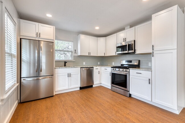 Building Photo - 9871 Menchaca Rd