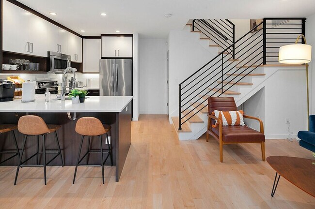 Building Photo - 1106 12th Ave