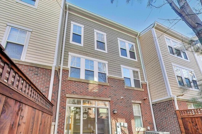 Building Photo - 513 Grove Ln