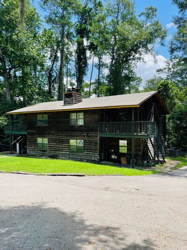 Building Photo - 1230 Alachua Ave