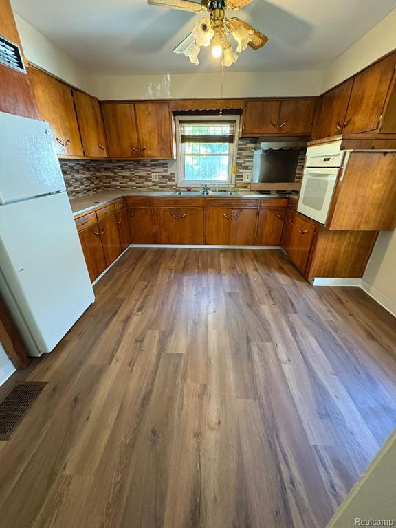 Building Photo - 1701 Park St