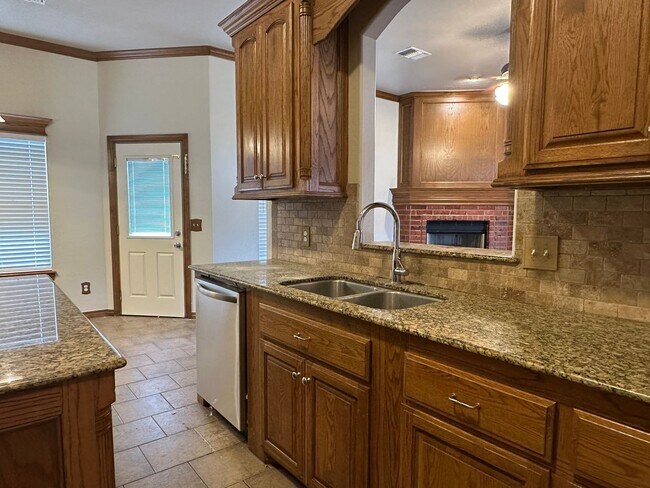 Building Photo - Charming 3 Bedroom, 2 Bathroom with Storm ...