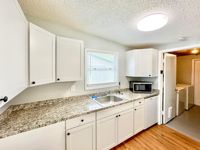 Building Photo - 12006 105th St