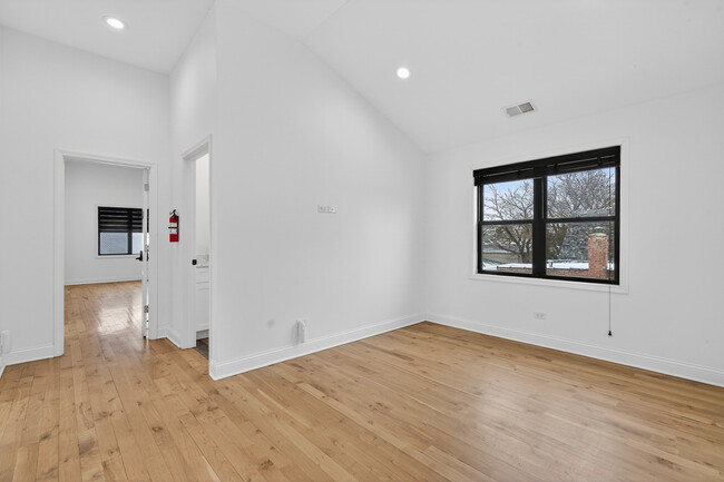 Building Photo - 2514 S Harvey Ave