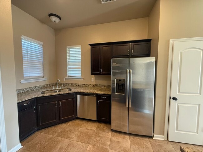 Building Photo - New Lake Front Home in Magnolia Lakes off Burbank Near Staring