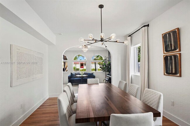 Building Photo - 5237 La Gorce Dr