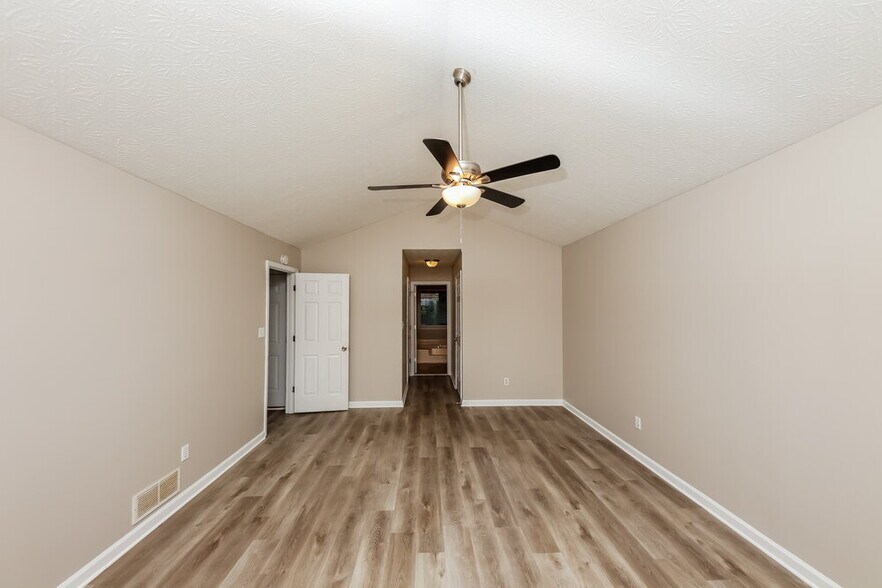 Building Photo - 524 Legacy Park Dr