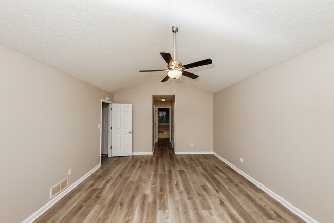 Building Photo - 524 Legacy Park Dr