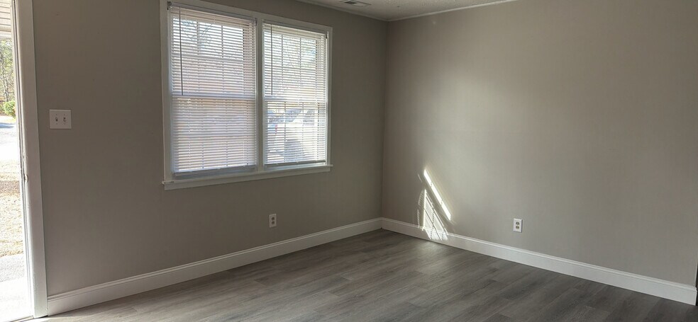 Building Photo - 522 Williams St