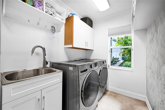 Building Photo - Southwest 111th Terrace, Miami, FL 33176 - 5 BR 3.5 BA single-family home