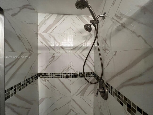 Building Photo - 6900 N Kendall Dr