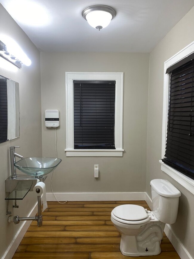 Building Photo - Large Glen Park Home