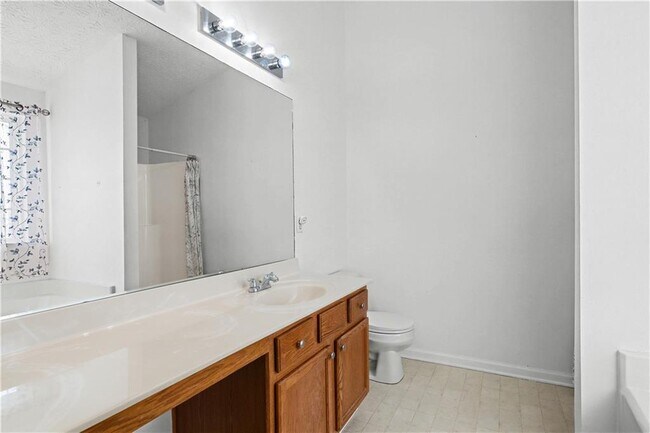 Building Photo - 102 Weatherstone Square Dr