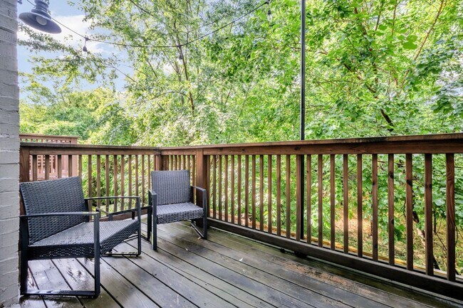 Building Photo - 3-bedroom, 2.5-bath rental home located in Nashville’s vibrant, 12 South!