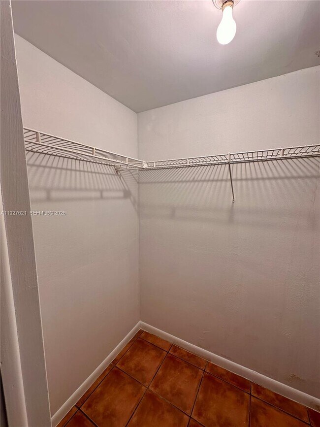 Building Photo - 1824 Monroe St