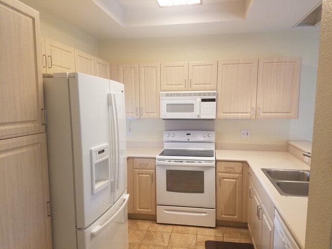 Building Photo - Unfurnished 3 Bedroom, 2.5 Bath Townhome i...