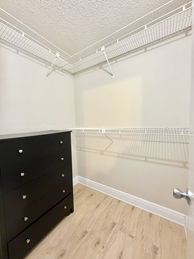 Building Photo - 10227 Comfort Cir