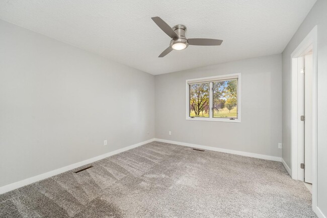 Building Photo - 2412 S Sheffield Cir